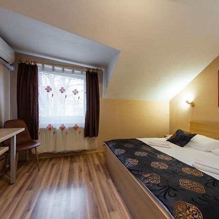 Penzion Siesta Vráble Exteriör bild