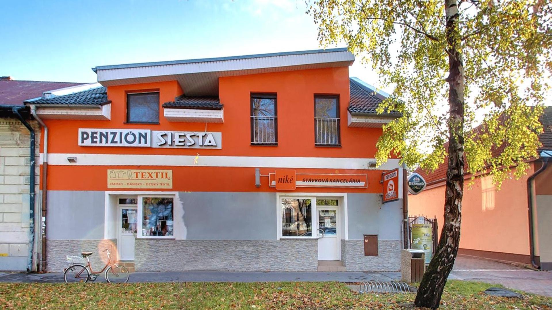 Penzion Siesta Vráble Exteriör bild