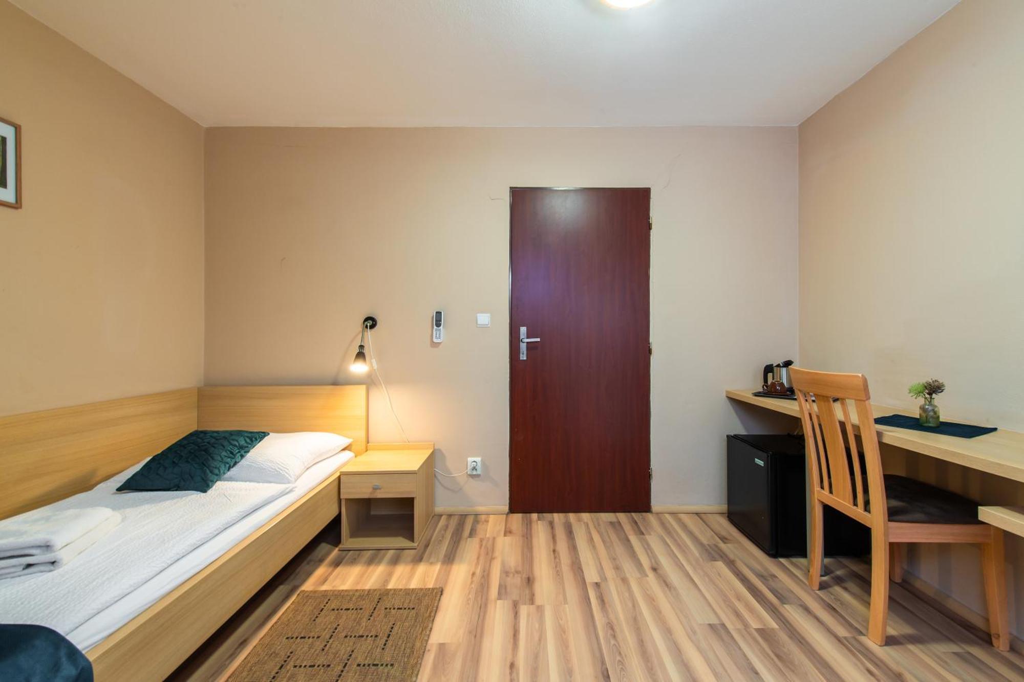 Penzion Siesta Vráble Exteriör bild