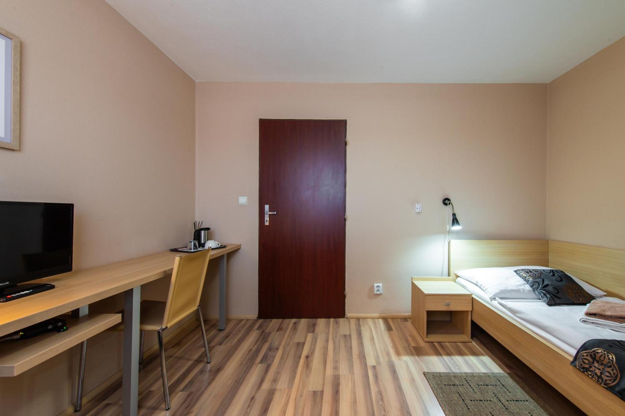 Penzion Siesta Vráble Exteriör bild