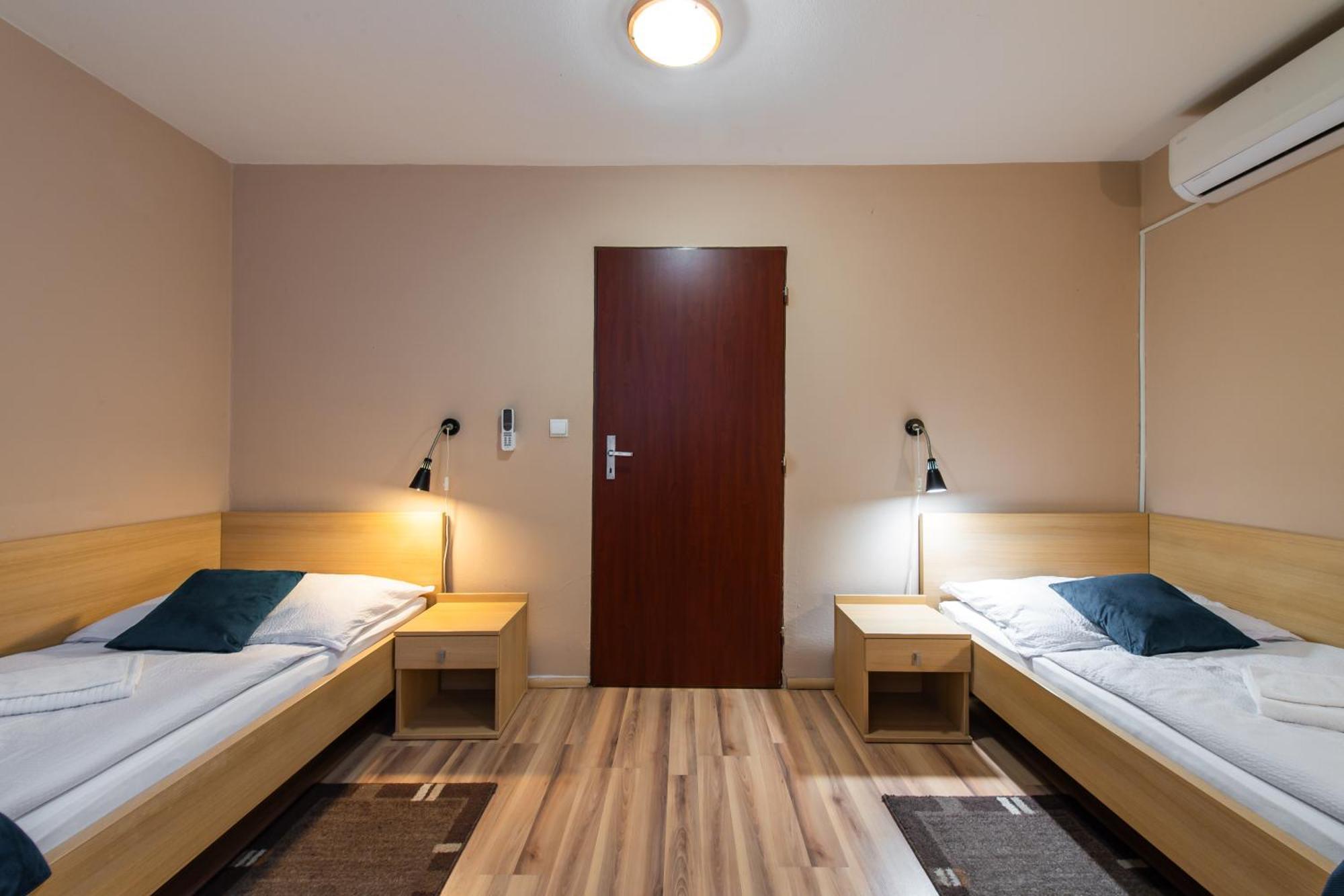 Penzion Siesta Vráble Exteriör bild