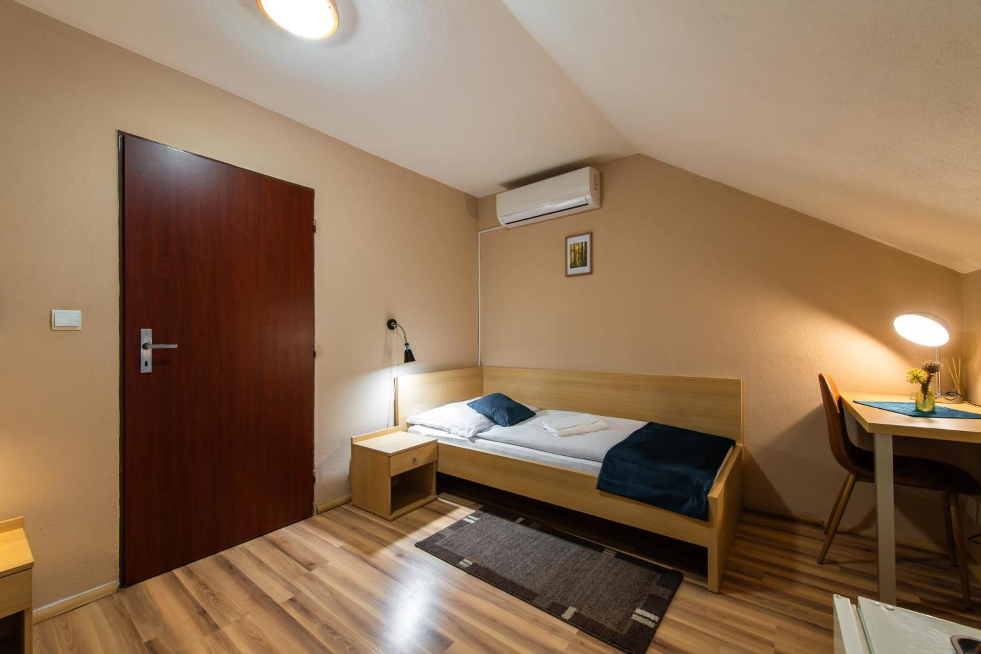 Penzion Siesta Vráble Exteriör bild
