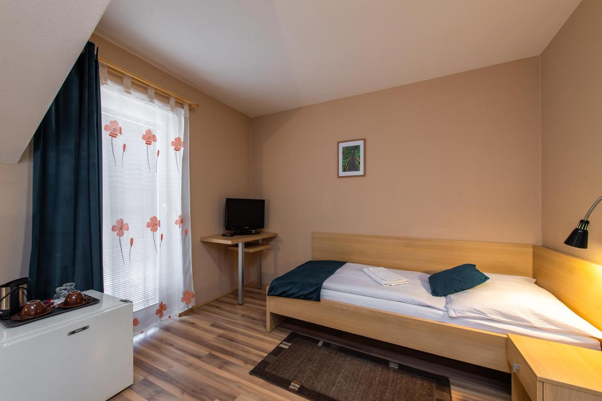 Penzion Siesta Vráble Exteriör bild
